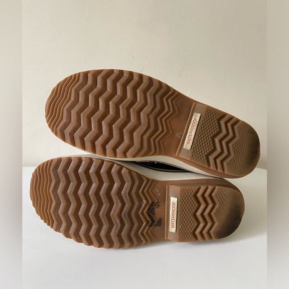 Sorel Waterproof snow boot used 1 season. USA size 10 - Picture 3 of 10